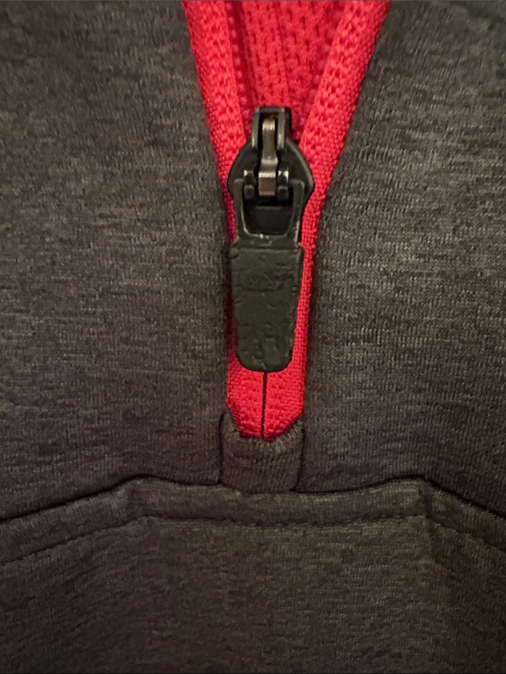 Vineyard Vines Men's Charcoal Half-Zip Pullover with Red Trim - Picture 4 of 7